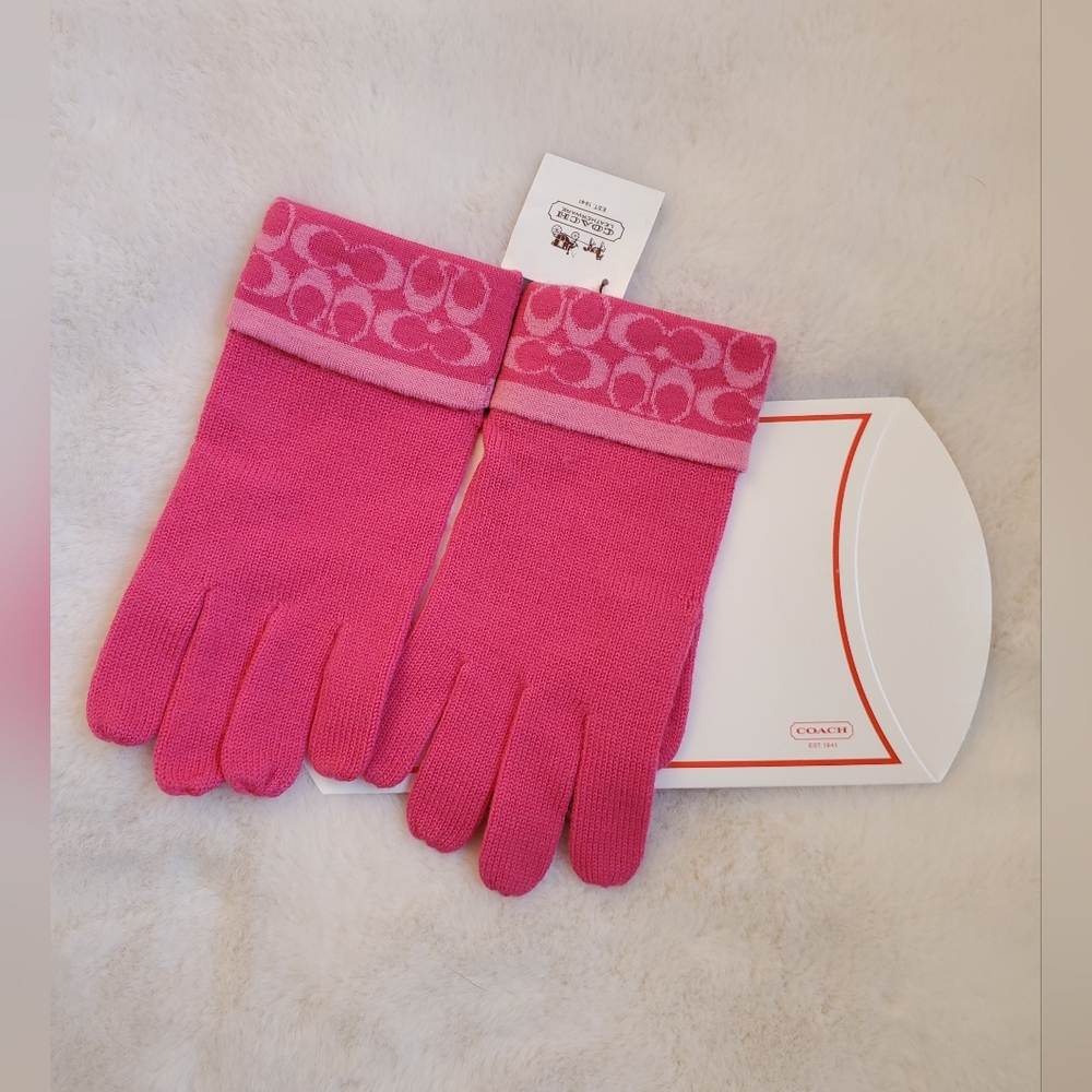 New Rare Coach Pink Logo Wool Gloves